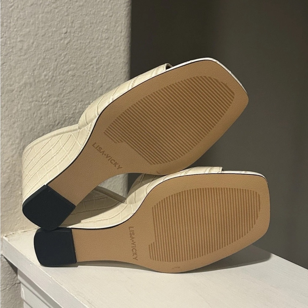 Lisa Vicky Sandals - Picture 6 of 7